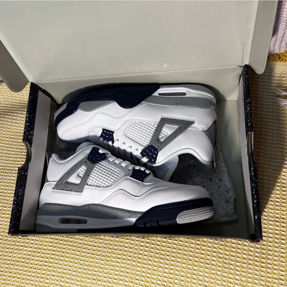 New Air Jordan 4 Retro “Midnight Navy” shoes - Picture 2 of 4